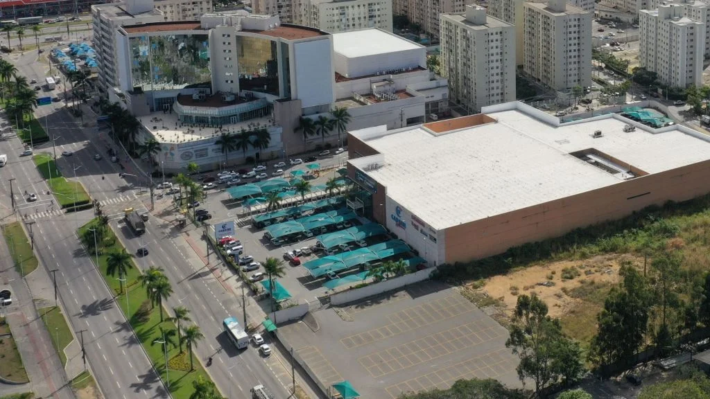 Local do futuro McDonald’s drive-thru na Serra — vista aérea da Av. Eldes Scherrer Souza, ao lado do Carone e próximo ao Shopping Montserrat, em Colina de Laranjeiras.