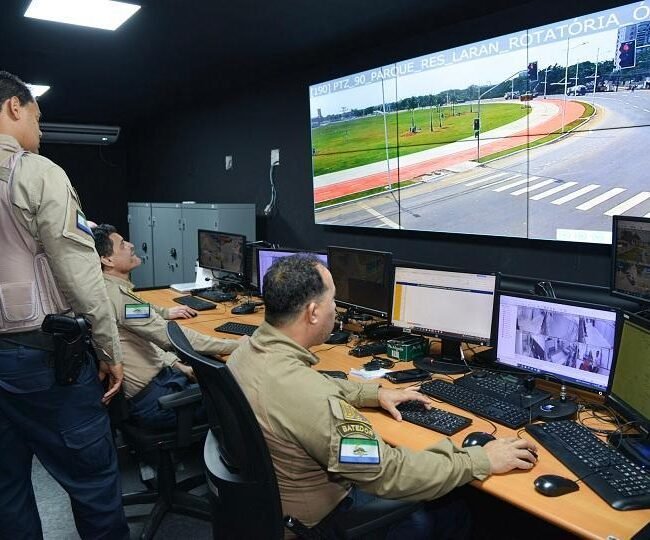 Agentes do DOT na Serra atuando em cruzamento de Laranjeiras onde o idoso desaparecido foi localizado.
