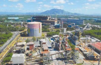 Vista aérea da usina da ArcelorMittal Tubarão, complexo industrial que impulsiona as exportações na Serra ES.