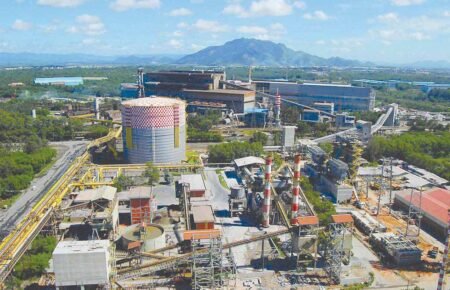 Vista aérea da usina da ArcelorMittal Tubarão, complexo industrial que impulsiona as exportações na Serra ES.