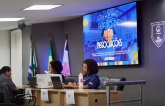 Atendimento presencial aos moradores durante o feirão de negociação Serra ES no Procon da Câmara.