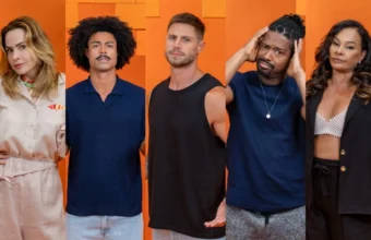 Colagem oficial de fotos dos participantes Ana Paula Renault, Jonas, Leandro Boneco, Breno e Solange Couto, indicados ao nono paredão BBB 26 na tarde de domingo (15), sob a pergunta "QUEM ESTÁ NO PAREDÃO?".