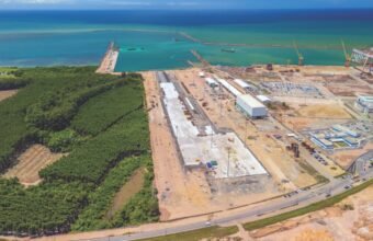 Vista aérea do canteiro de obras e píeres do novo Porto de Aracruz ES no litoral capixaba.